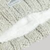 Bonnet à pompon en maille torsadée Bonnet à pompon en maille torsadée