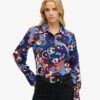 Chemise ajustée imprimée style années 70 Chemise ajustée imprimée style années 70