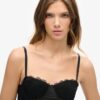Haut corset en satin et dentelle Haut corset en satin et dentelle