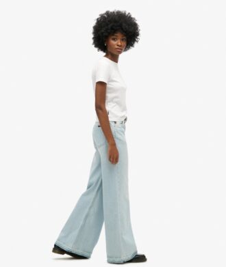 Jeans évasé à jambes larges et ourlet brut