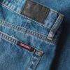 Jeans évasé à jambes larges et ourlet brut Jeans évasé à jambes larges et ourlet brut