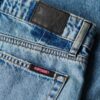 Jeans évasé à jambes larges et ourlet brut Jeans évasé à jambes larges et ourlet brut
