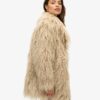 Manteau mi-long en fausse fourrure Manteau mi-long en fausse fourrure