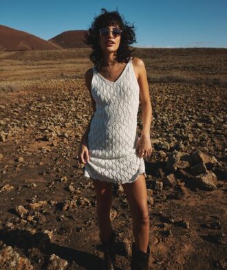 Mini-robe caraco en crochet