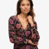 Mini-robe de thé imprimée à col en V Mini-robe de thé imprimée à col en V