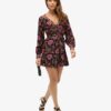 Mini-robe de thé imprimée à col en V Mini-robe de thé imprimée à col en V