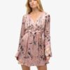Mini-robe jacquard à manches évasées Mini-robe jacquard à manches évasées