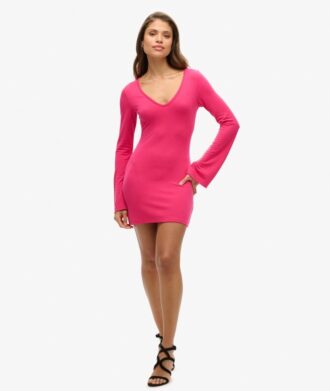 Mini-robe moulante à manches évasées