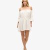 Mini-robe à épaules dénudées