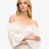Mini-robe à épaules dénudées