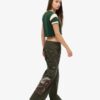 Pantalon cargo brodé à taille basse