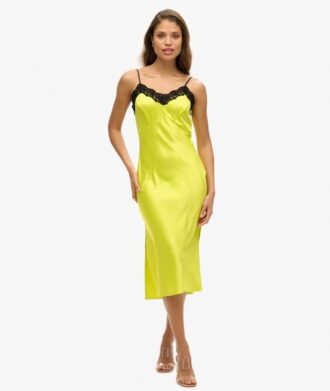 Robe mi-longue en satin et dentelle