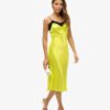 Robe mi-longue en satin et dentelle