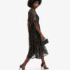 Robe midi volumineuse à volants en maille Robe midi volumineuse à volants en maille