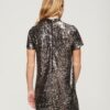 Robe t-shirt à col haut et paillettes Robe t-shirt à col haut et paillettes