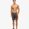 Short de surf recyclé 19 pouces avec logo Sportswear Short de surf recyclé 19 pouces avec logo Sportswear