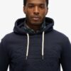 Sweat à capuche avec motif en relief