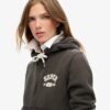Sweat à capuche zippé court et ample Athletic Essentials Sweat à capuche zippé court et ample Athletic Essentials
