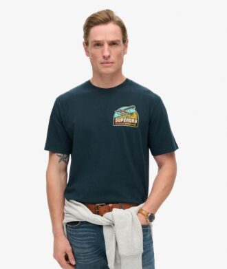 T-shirt imprimé « Travel Postcard Chest » T-shirt imprimé « Travel Postcard Chest »