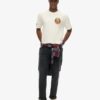 T-shirt imprimé « Travel Postcard Chest » T-shirt imprimé « Travel Postcard Chest »