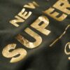 T-shirt à logo métallisé de luxe