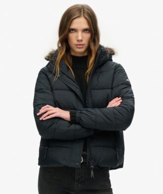 Veste courte à capuche en forme de short