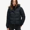 Veste courte à capuche en forme de short Veste courte à capuche en forme de short