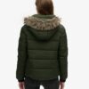 Veste courte à capuche en forme de short Veste courte à capuche en forme de short