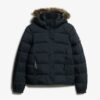 Veste courte à capuche en forme de short Veste courte à capuche en forme de short