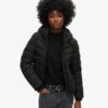Veste matelassée à capuche en microfibre Veste matelassée à capuche en microfibre